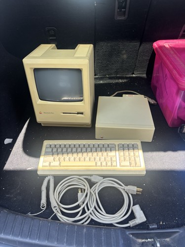 Vintage apple macintosh plus - macintosh,